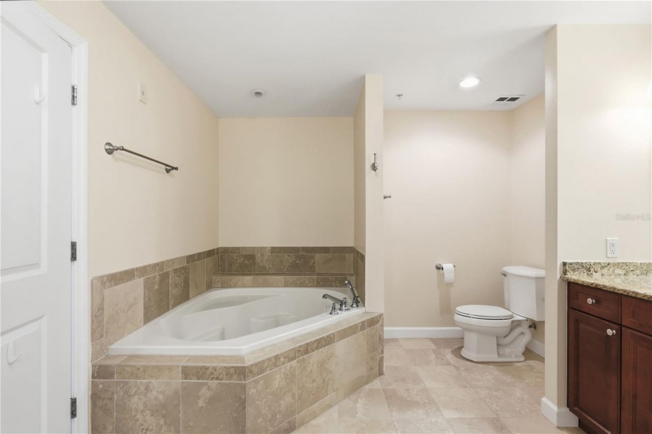 2305 Edgewater Drive , Unit 1211, Orlando, FL 32804 Photo
