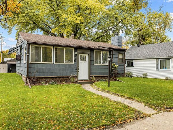 902 N 26th Street N, Fargo, ND 58102