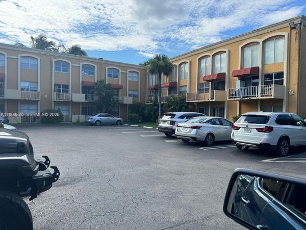 17901 NW 68th Ave, Unit R102, Hialeah, FL 33015