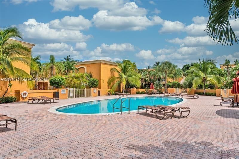 17901 NW 68th Ave, Unit R102, Hialeah, FL 33015 Photo