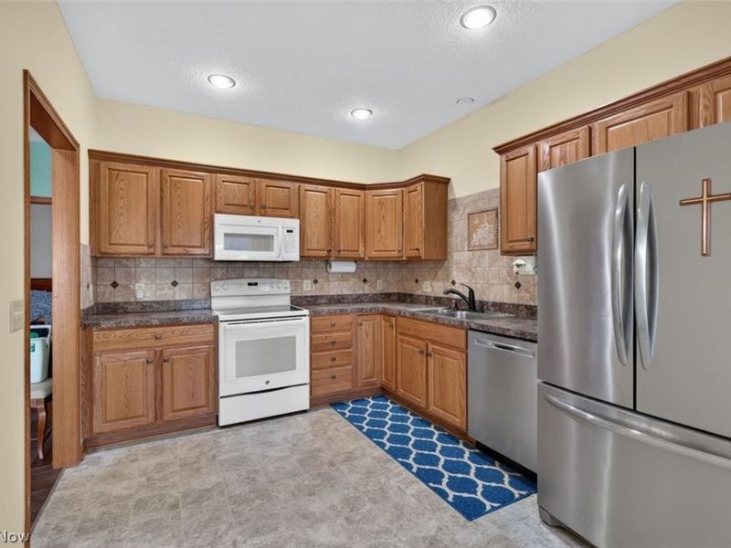 2046 University Commons Drive SE, Massillon, OH 44646 Photo 8