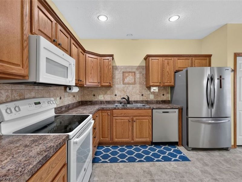 2046 University Commons Drive SE, Massillon, OH 44646 Photo 9