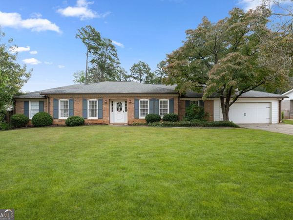 1095 Tuxedo Drive, Roswell, GA 30075