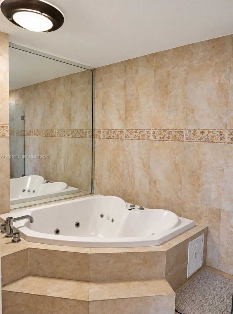 5601 Collins Ave , Unit M1, Miami Beach, FL 33140 Photo