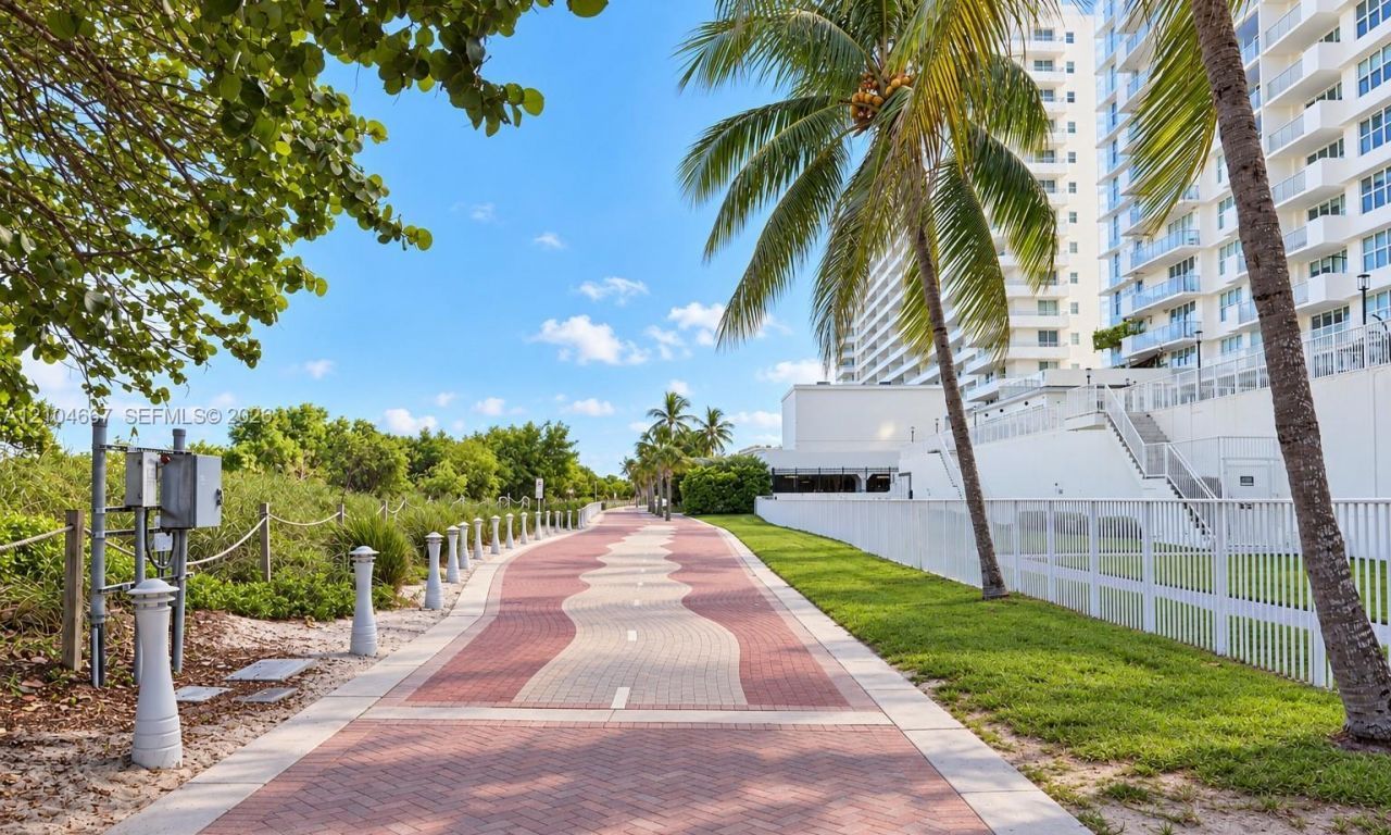 5601 Collins Ave , Unit M1, Miami Beach, FL 33140 Photo