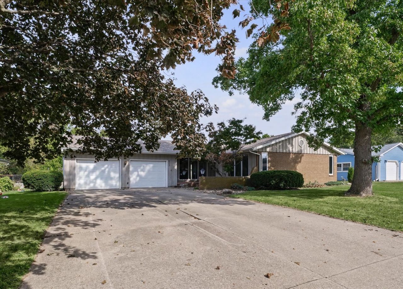 903 Crestview Drive, Monticello, IL 61856 Main Photo