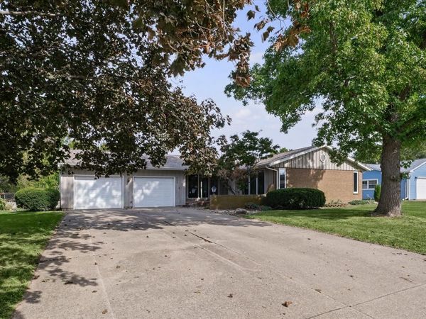 903 Crestview Drive, Monticello, IL 61856
