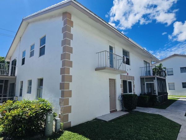 104 SE 10TH Street, Unit 101, Deerfield Beach, FL 33441