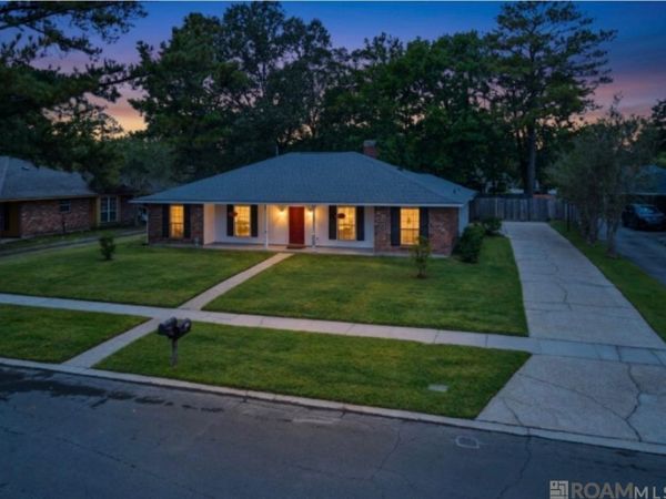 5356 Foxridge Dr, Saint George, LA 70817