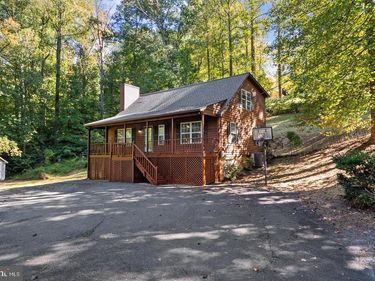 662 NORTHERN SPY DRIVE, LINDEN, VA 22642