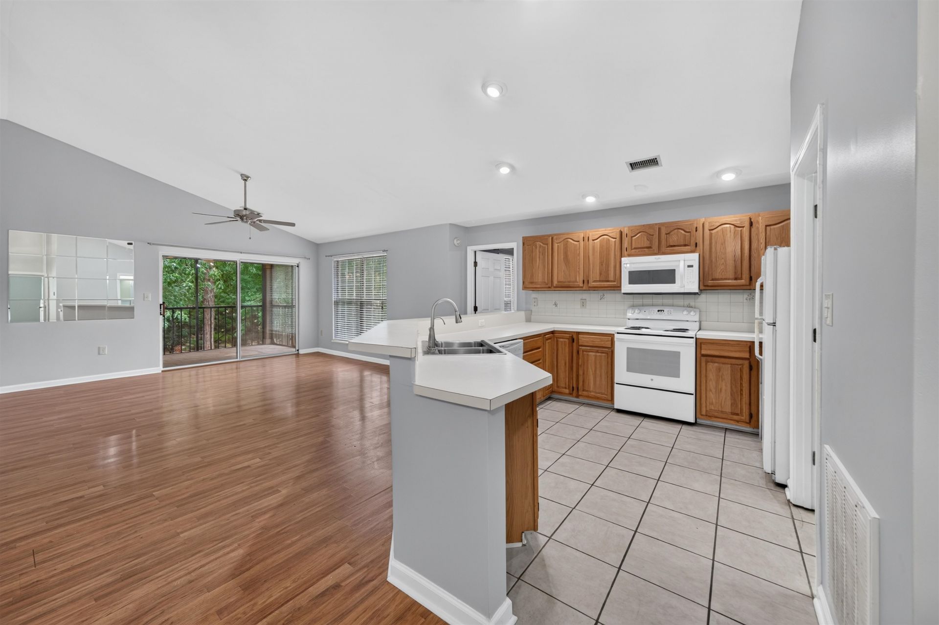 208 Pipers Ln.  Photo 9