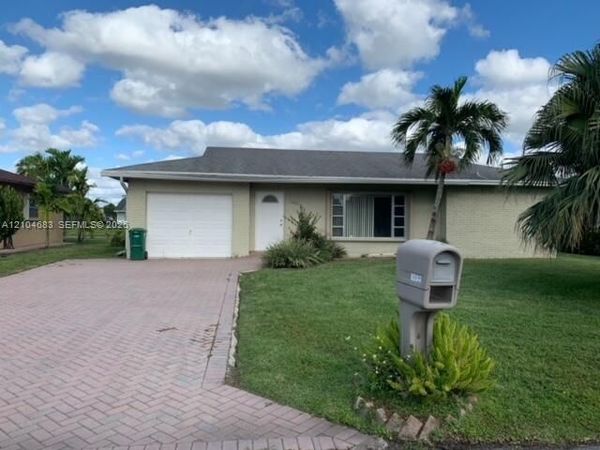 7402 NW 94th Ave , Tamarac, FL 33321