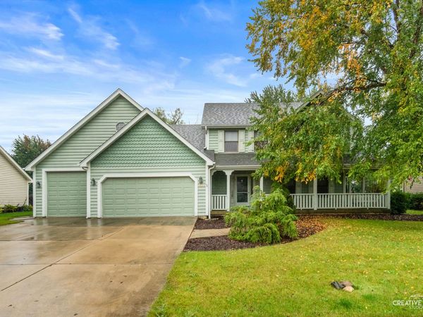 717 Queens Gate Circle, Sugar Grove, IL 60554
