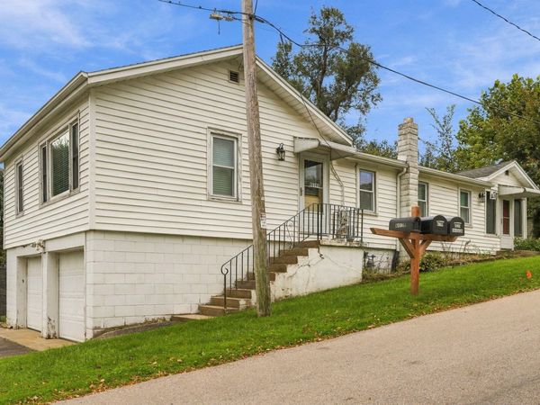 N1196 Rosewood Dr, Bloomfield, WI 53128