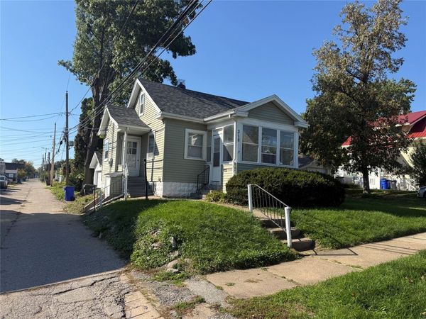 318 Highland Drive NW, Cedar Rapids, IA 52405