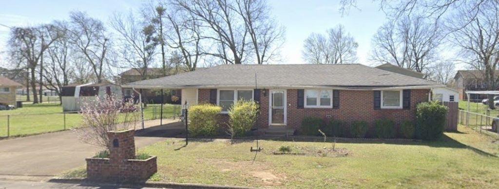 205 Jackson St , Lawrenceburg, TN 38464 Main Photo