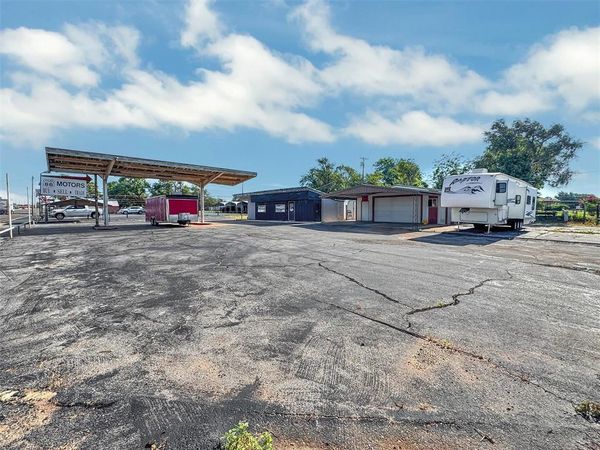 406 N Van Buren Avenue, Elk City, OK 73644