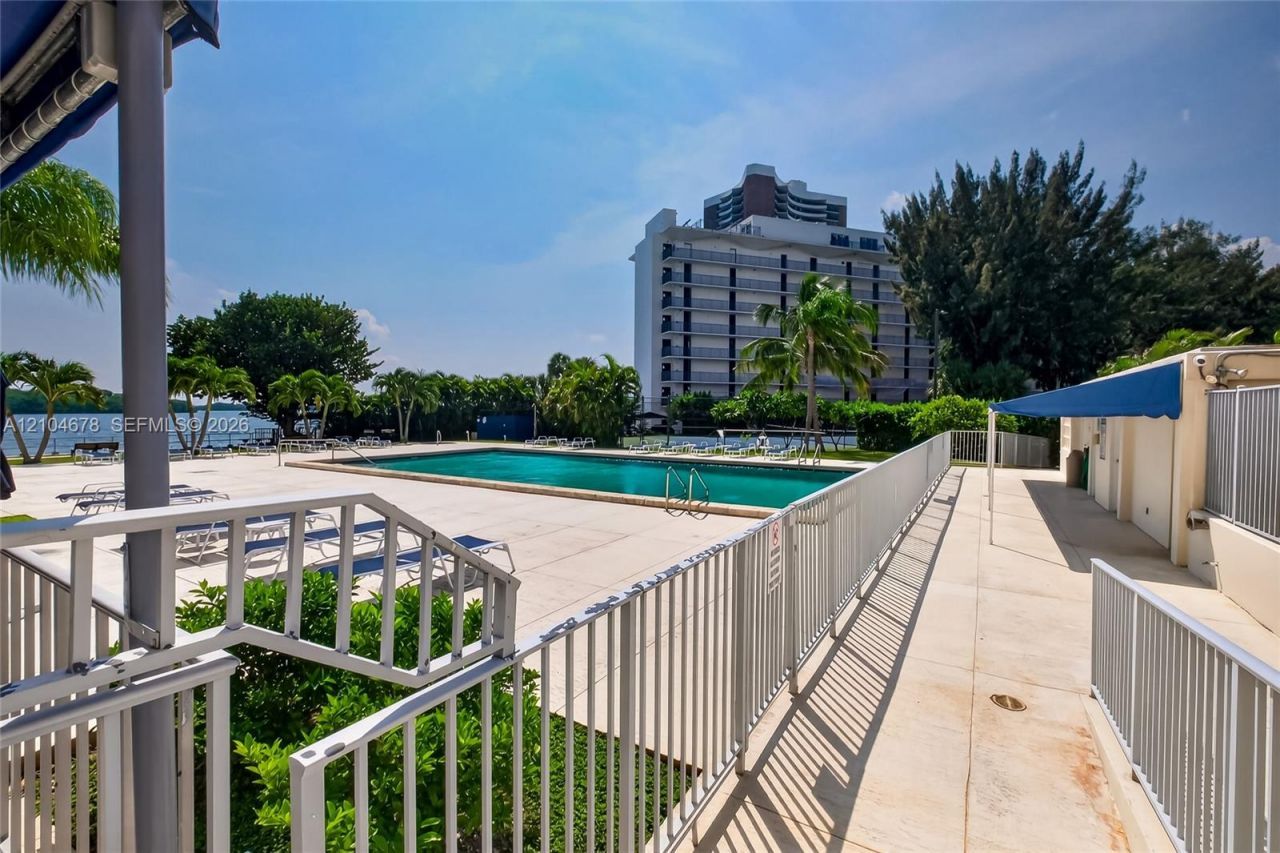 880 NE 69th St , Unit 14H, Miami, FL 33138 Photo