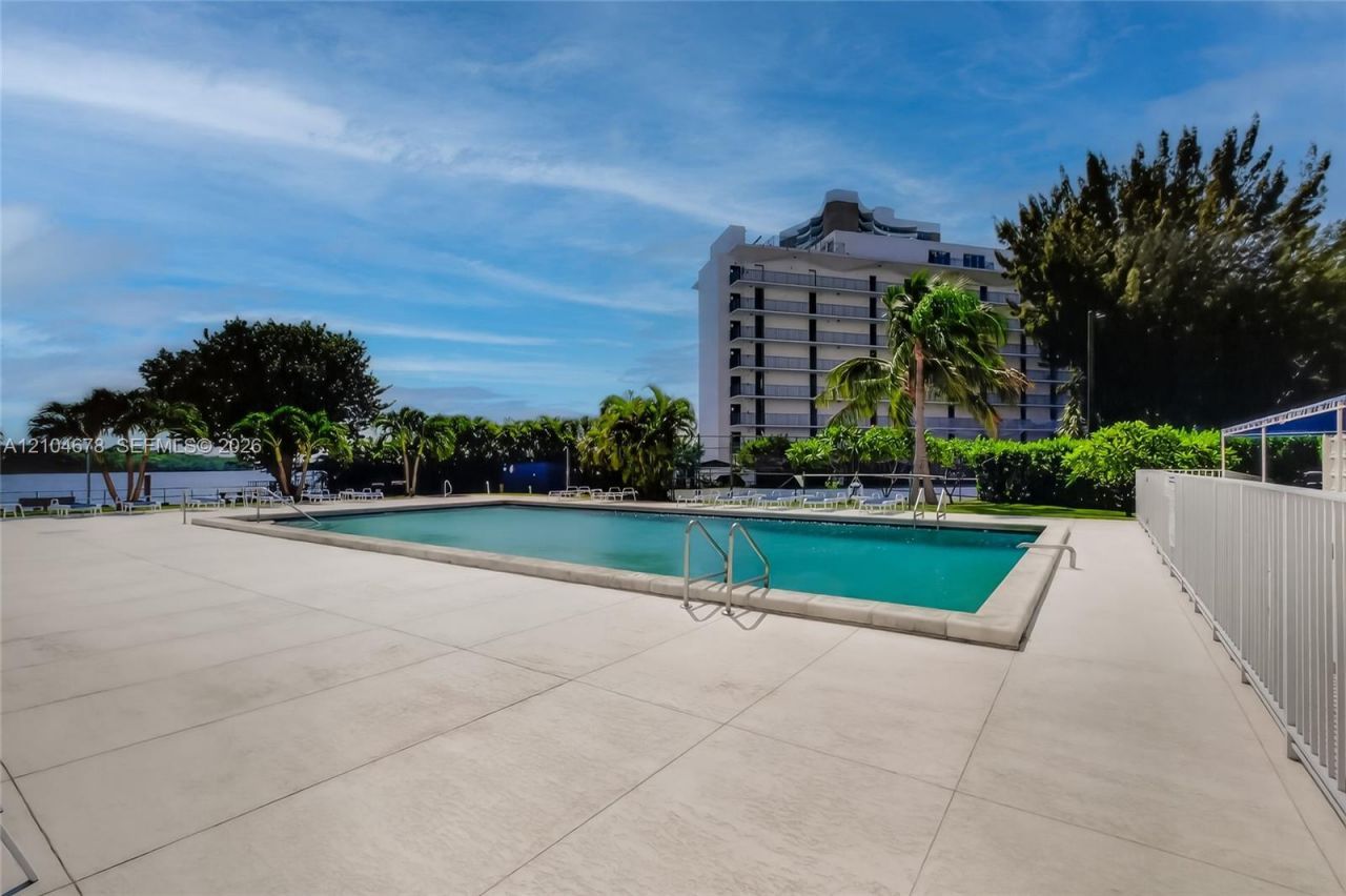 880 NE 69th St , Unit 14H, Miami, FL 33138 Photo