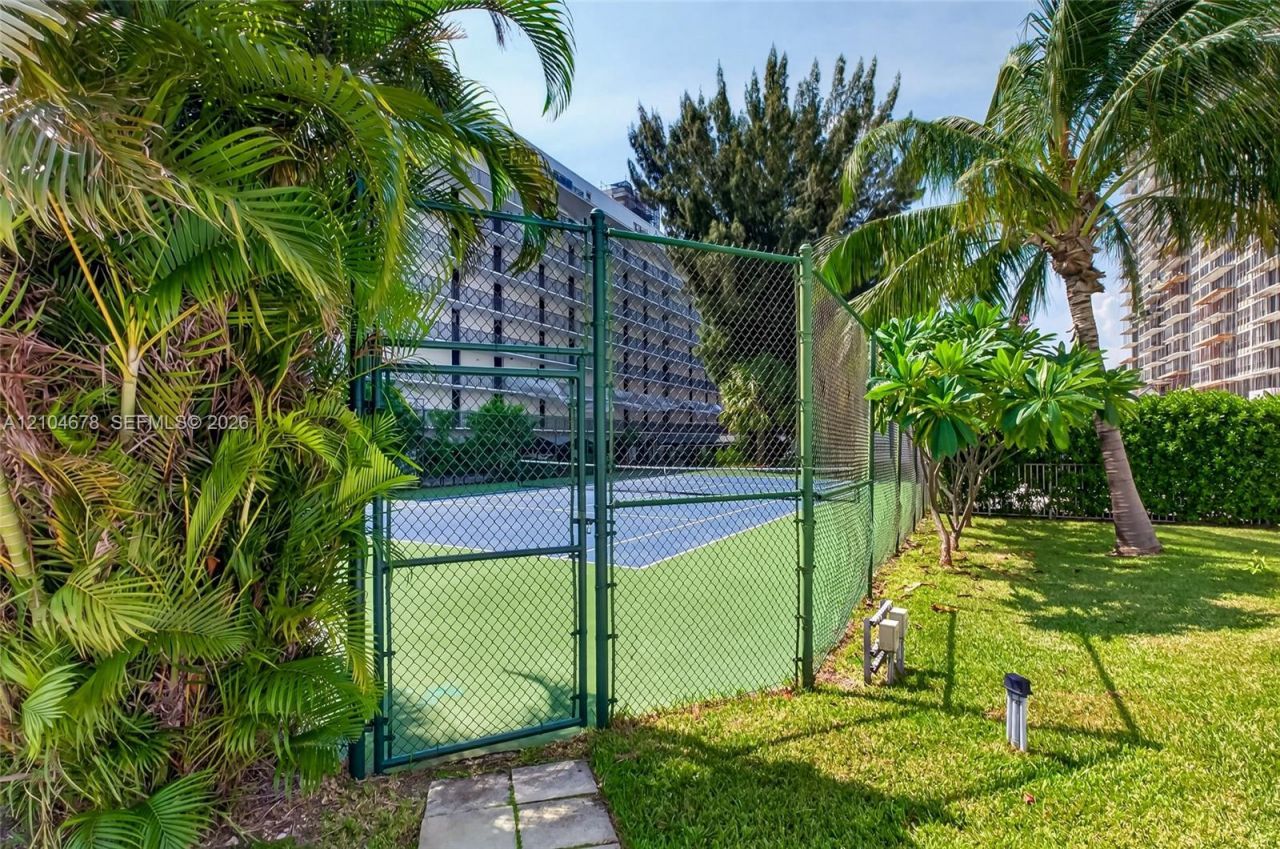 880 NE 69th St , Unit 14H, Miami, FL 33138 Photo