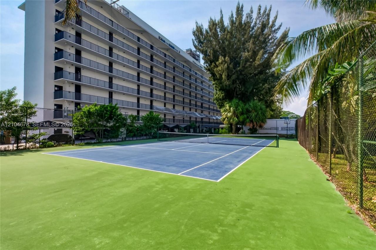 880 NE 69th St , Unit 14H, Miami, FL 33138 Photo