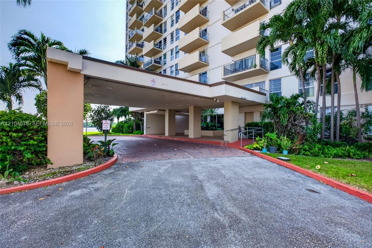 880 NE 69th St , Unit 14H, Miami, FL 33138 Photo