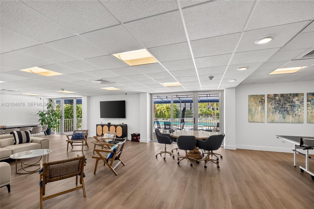 880 NE 69th St , Unit 14H, Miami, FL 33138 Photo