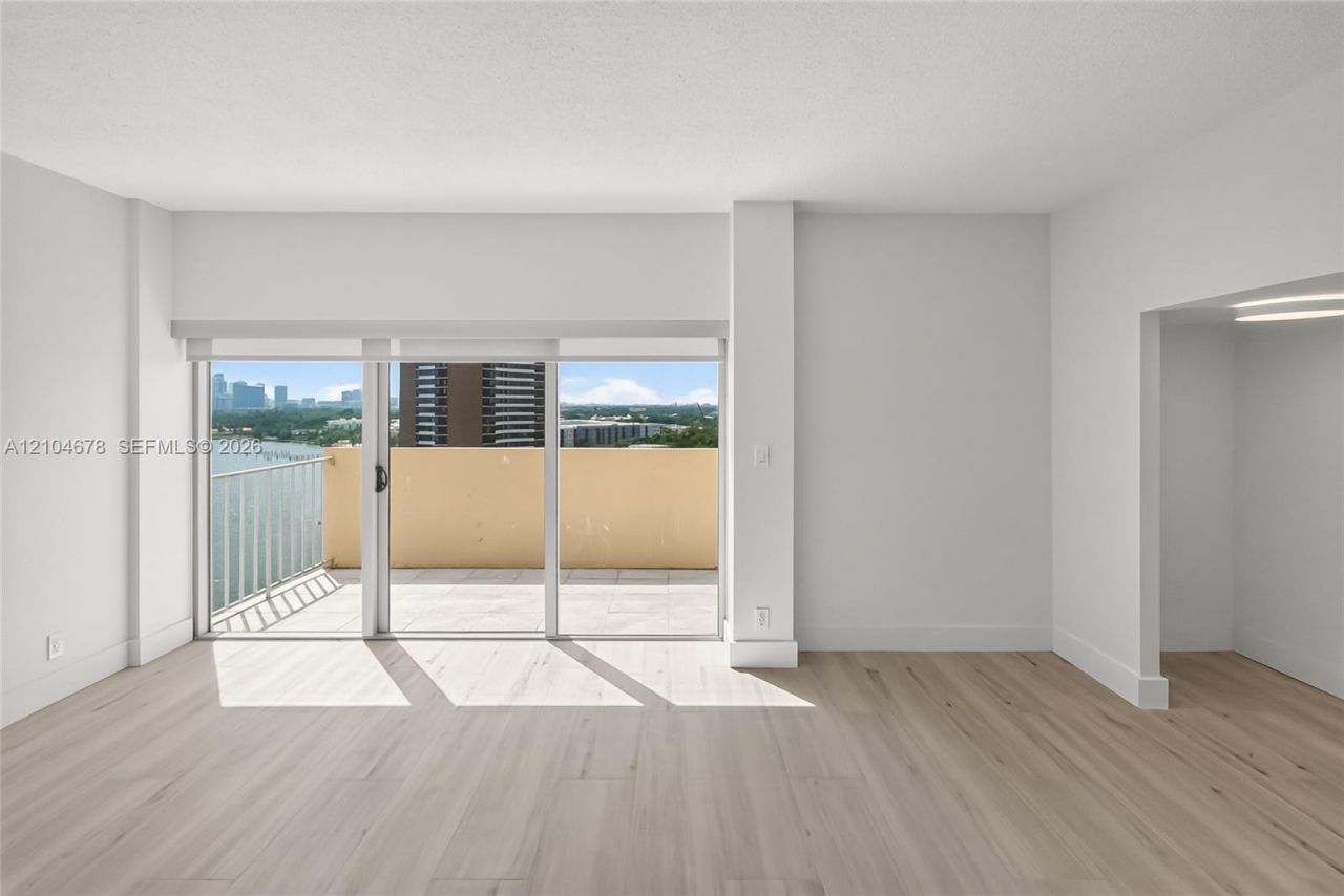 880 NE 69th St , Unit 14H, Miami, FL 33138 Photo