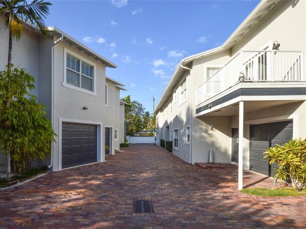 271 SE 22nd Street, Fort Lauderdale, FL 33316