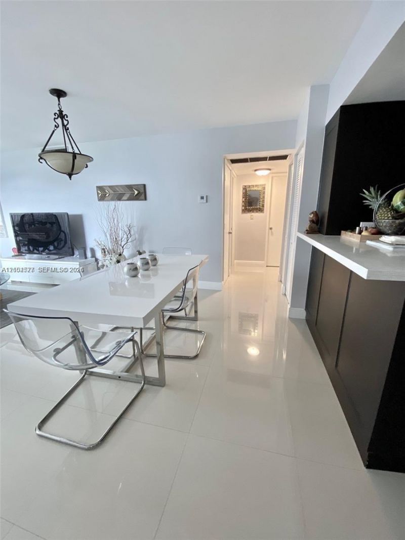 3701 N Country Club Dr , Unit 508, Aventura, FL 33180 Photo