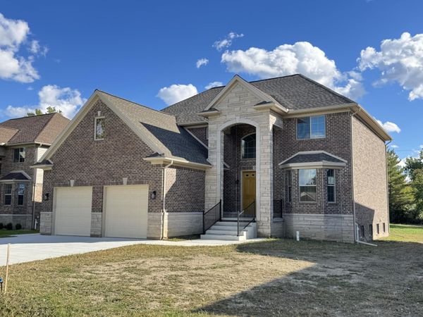 5496 Nathan E, Sterling Heights, MI 48310