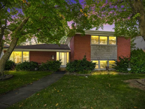 15354 Dobson Avenue, South Holland, IL 60473