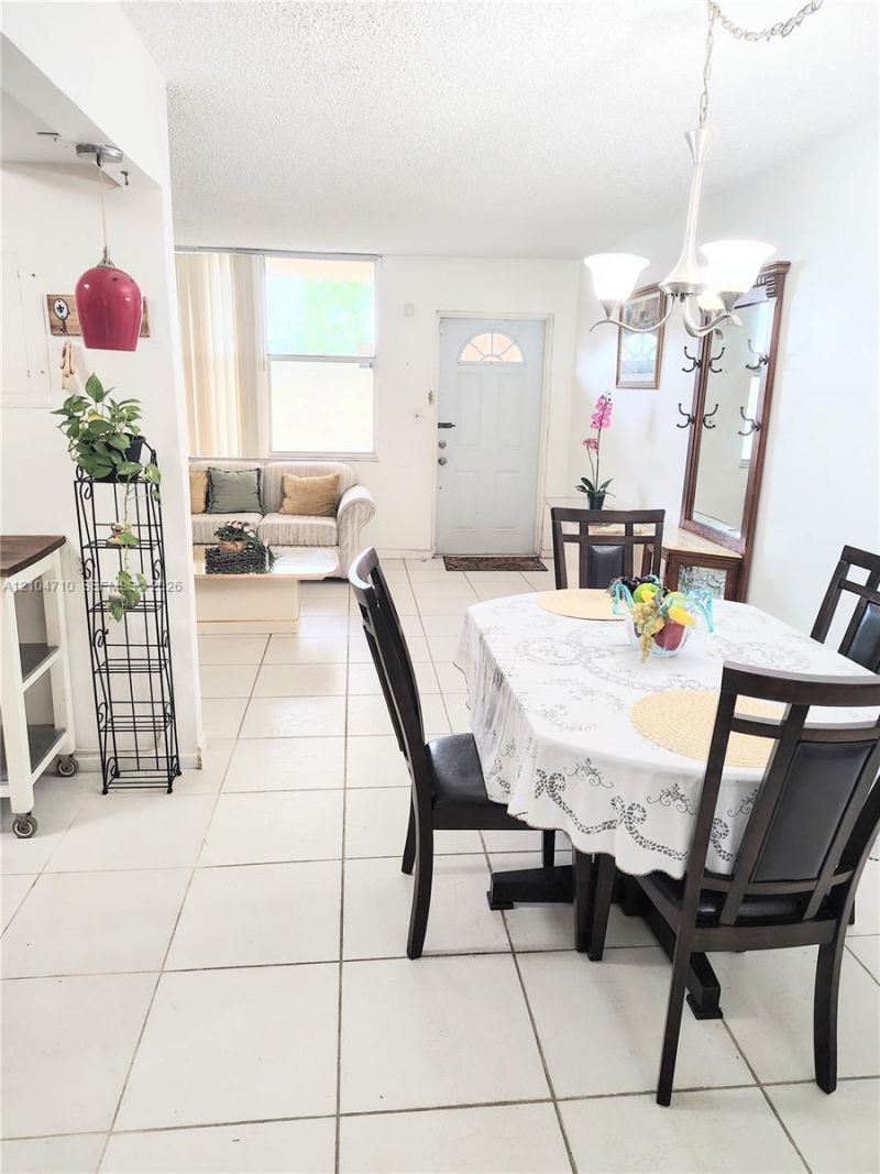 9061 Sunrise Lakes Blvd , Unit 102, Sunrise, FL 33322 Photo
