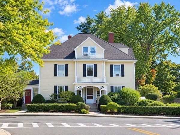 628 Washington Street, Unit 3, Wellesley, MA 02482