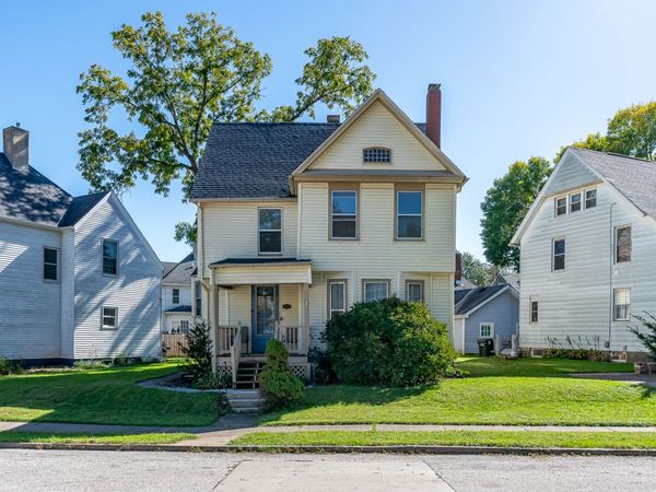 1941 Walling Court , Davenport, IA 52803