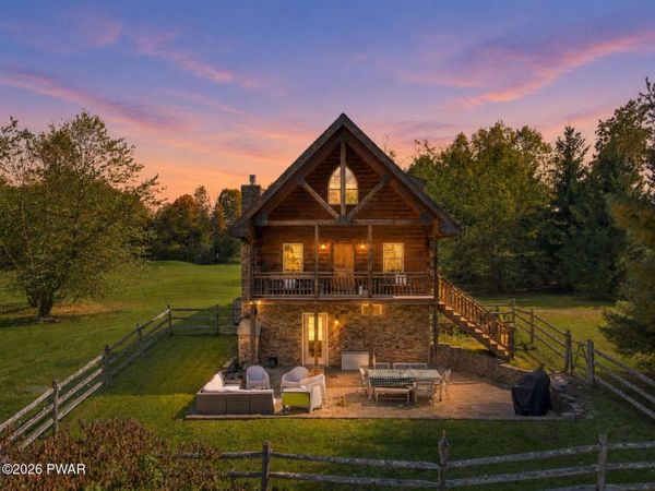 100 Meadowlark Lane, Greentown, PA 18426