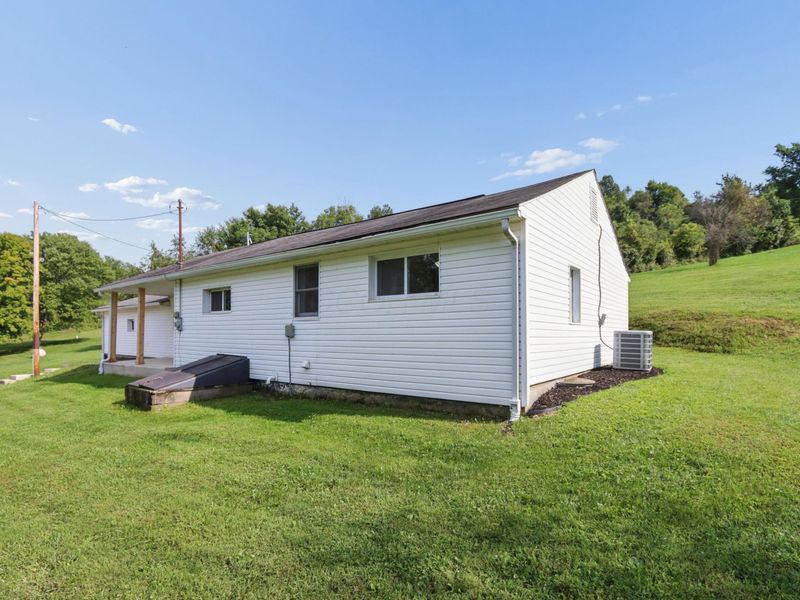 17380 Texas Road SE, Heath, OH 43056 Photo 2