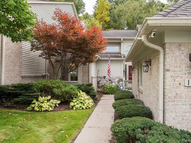 137 Hampton Court, Northville, Mi 48168