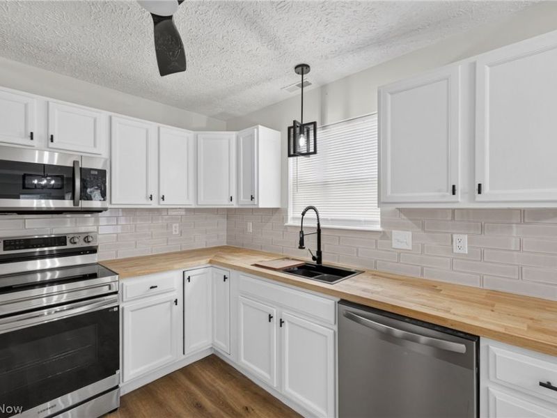 1115 Oxford Circle, Akron, OH 44312 Photo 17