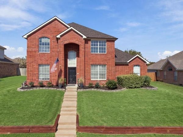 204 Newport Drive, Van Alstyne, TX 75495