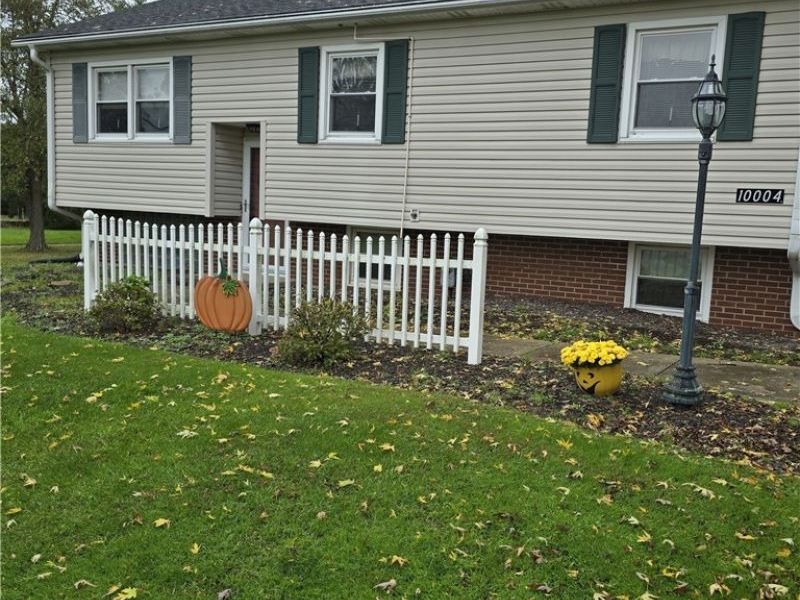 10004 Mccallum Avenue NE, Alliance, OH 44601 Photo 2