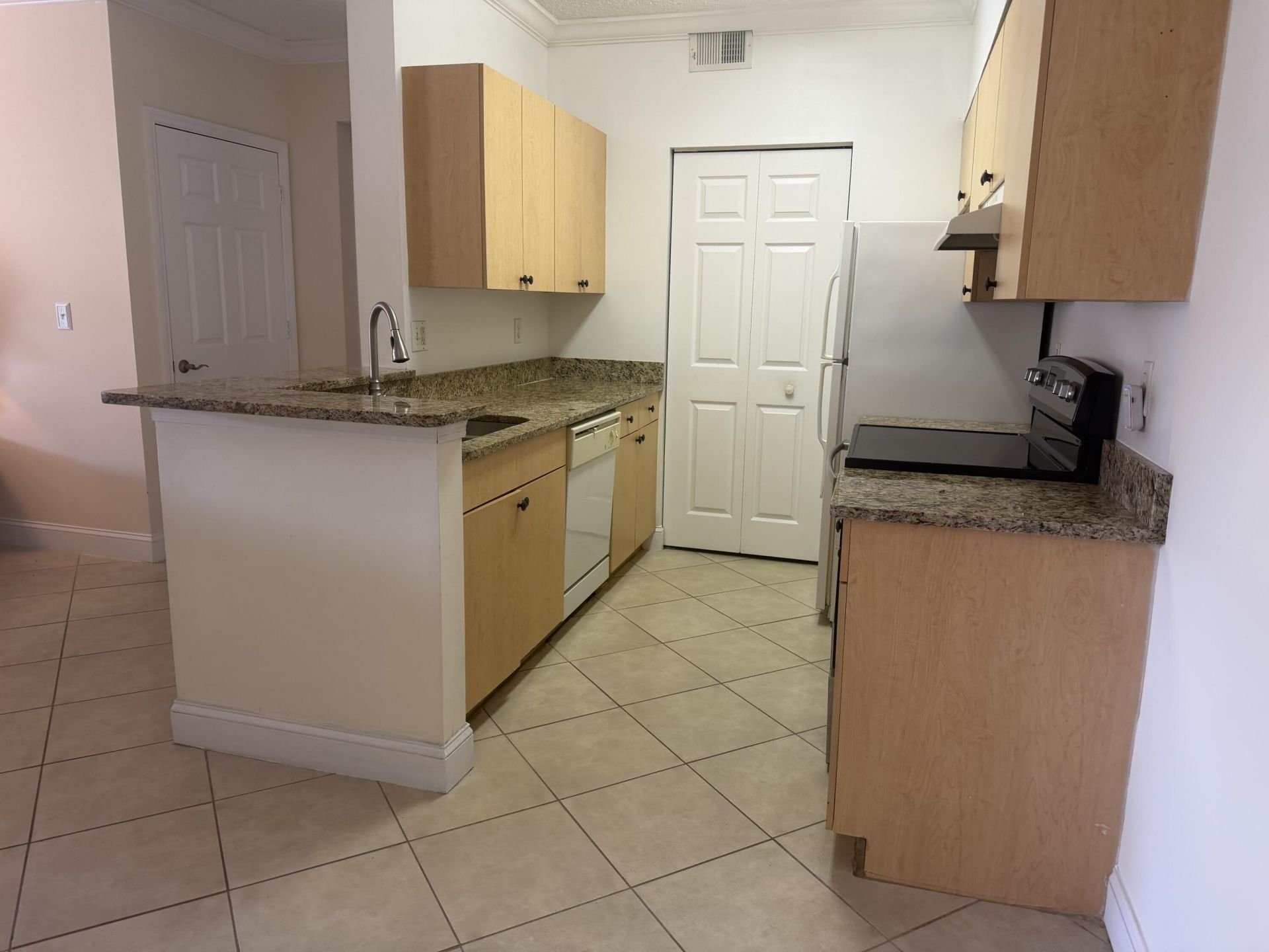 10282 S Fox Trail Road S, Unit 214, Royal Palm Beach, FL 33411 Photo