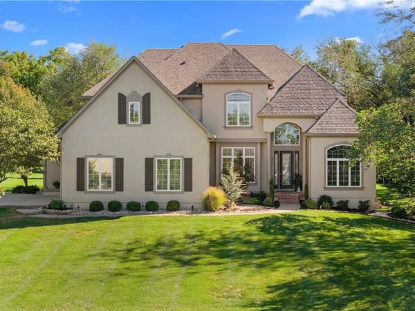 311 NW Rockwood Court, Lee's Summit, MO 64081
