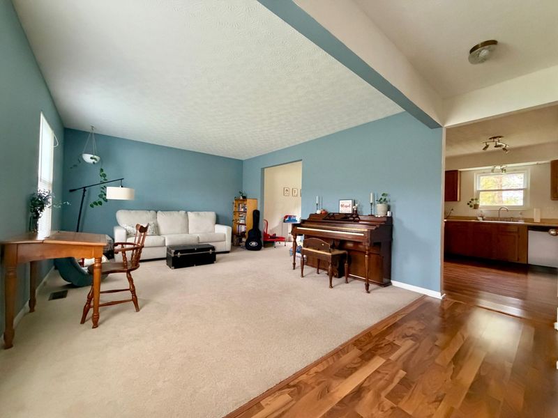 2071 Presley Drive , Grove City, OH 43123 Photo 3
