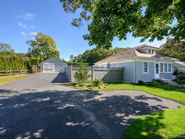 16 Squiretown Road, Hampton Bays, NY 11946