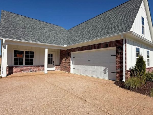 6068 Hickory Point Drive, Walls, MS 38680