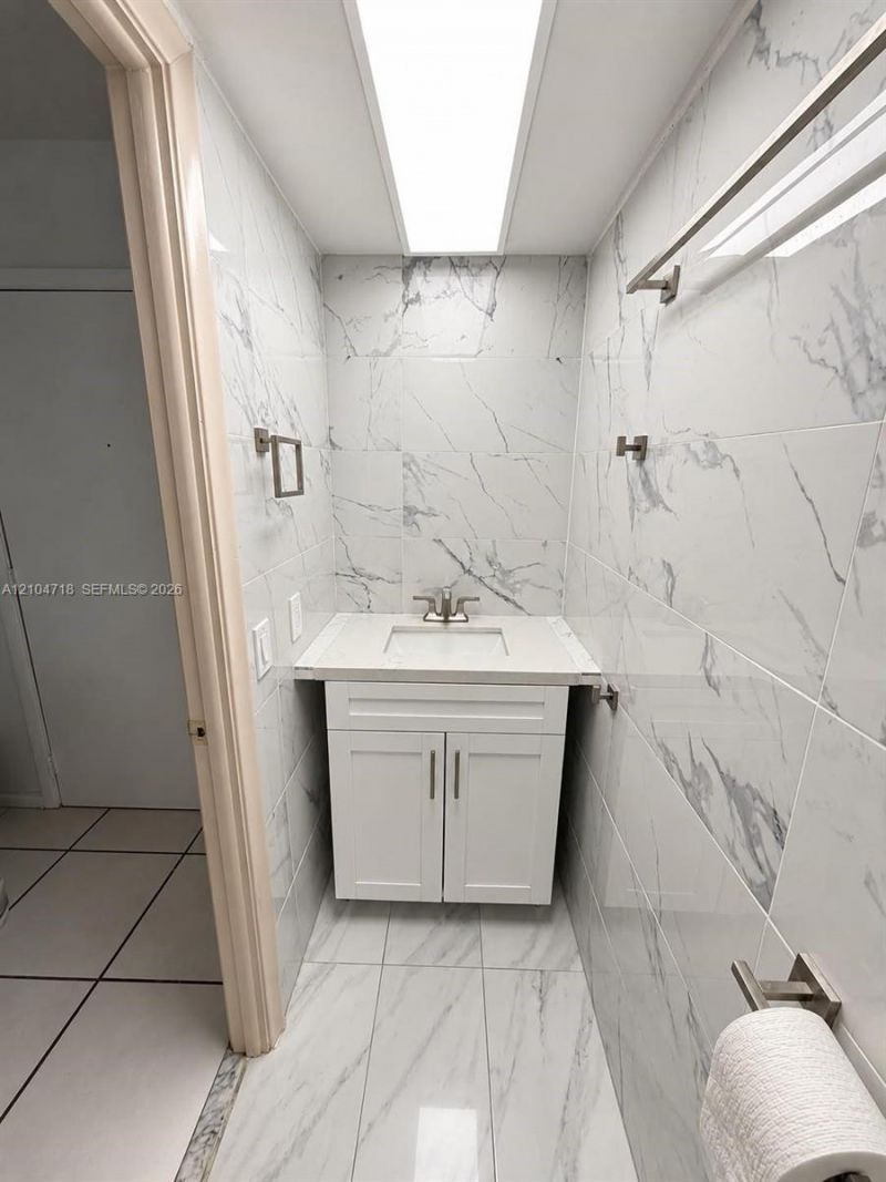 712 NE 26th Ave , Unit 712, Hallandale Beach, FL 33009 Photo
