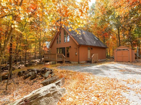 114 Log Cabin Drive , Lackawaxen, PA 18435