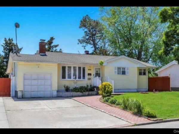 200 Hancock st , Brentwood, NY 11717