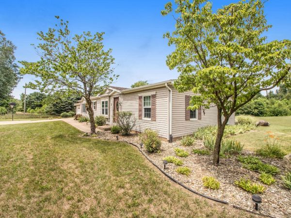 28694 Coulter Street, Edwardsburg, MI 49112